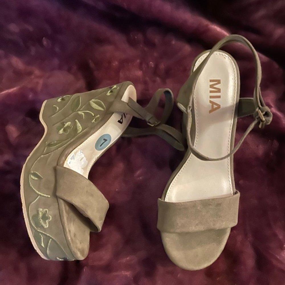 Mia Olive Wedge Heels